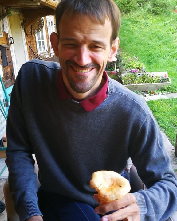 Wir haben ein schönes verlängertes Wochenende mit Freunden im Schwarzwald verbringen dürfen. Pilze sammeln und einfach ausspannen.
Hat sehr gut getan dem, seit einiger Zeit etwas schwierigem Alltag, entkommen zu dürfen.
Fotos: Sandra Y. Jacques - die Welt im Blick und Lisa Ludwig